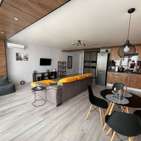 Room1402 Odessa Dış mekan fotoğraf