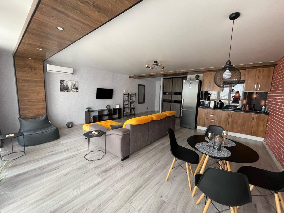 Room1402 Odessa Dış mekan fotoğraf