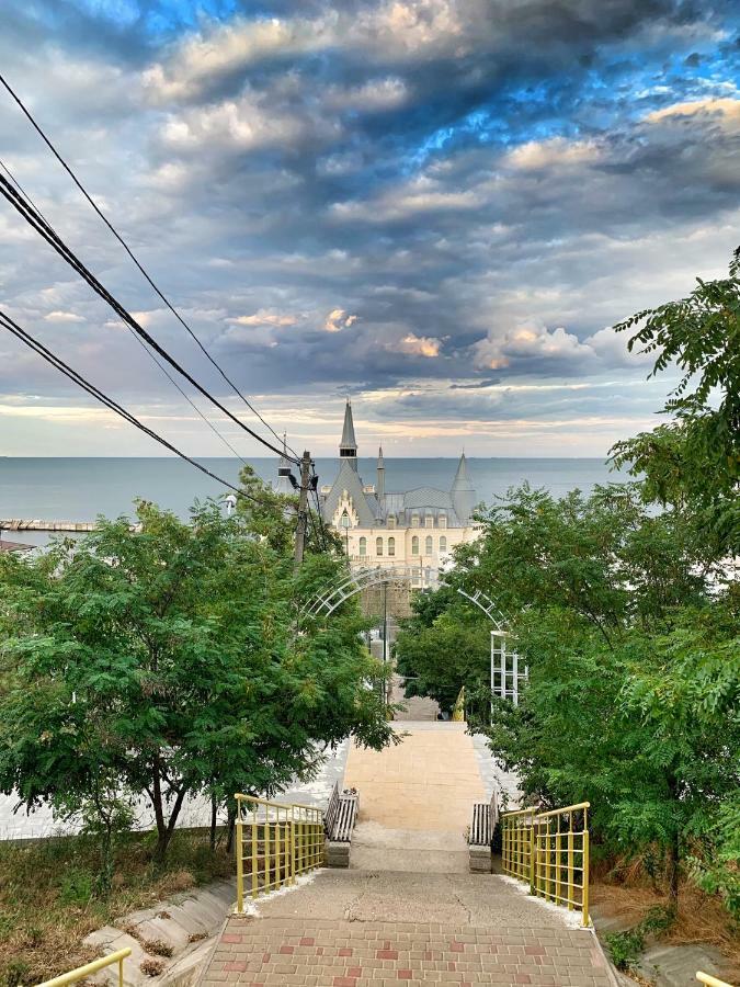 Room1402 Odessa Dış mekan fotoğraf
